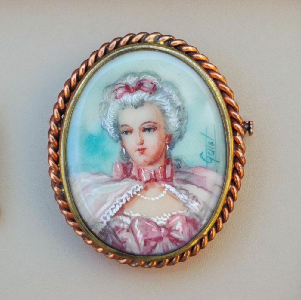 Antique Victorian Hand-painted Portrait Cameo - Picture 4 of 11